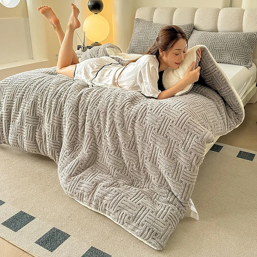 Sherpa Full Size Winter Double Sided Fluffy Taffeta Quilt Blanket, Warm Thickened Soybean Fiber Comforter Core, Plush Comforter, Thick Wintering Warm Quilt(Gray,150x200cm/2.5KG)