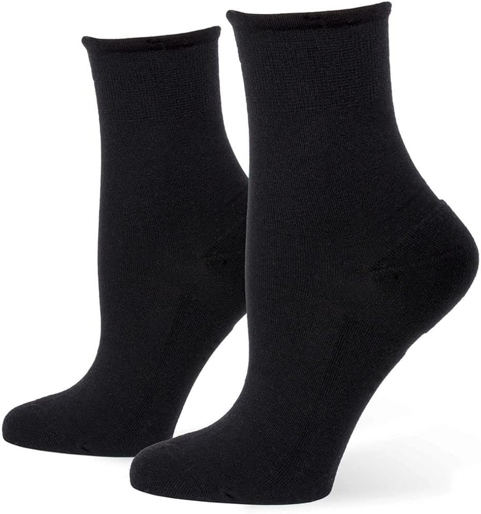 HUE Women's Sporty Shortie Sneaker Socks, Black, One-Size